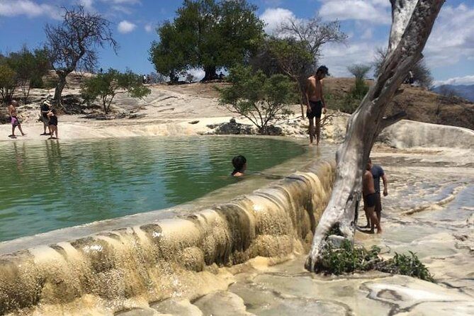 Private Tour to Hierve el Agua, Mezcal Tasting, and Textiles - English-speaking driver vs full guide: how to manage expectations