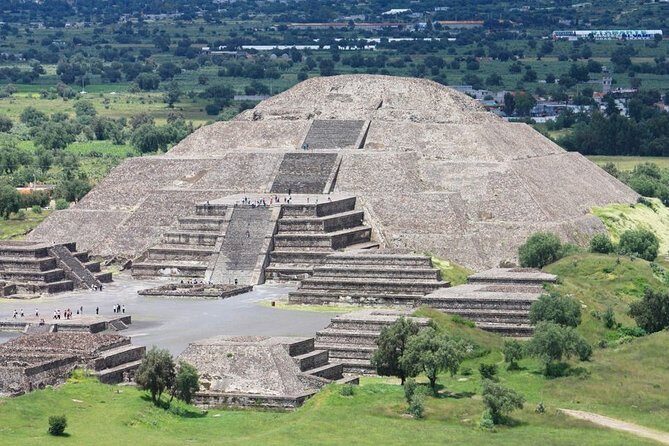 Private Tour to the Pyramids of Teotihuacán from CDMX from 1 to 4 people - The Teotihuacán route: Sun Pyramid to Quetzalcóatl (with real order)