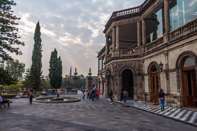 Private Walking Tour Anthropology Museum & Chapultepec Castle - Altar a la Patria: a focused 20-minute history moment