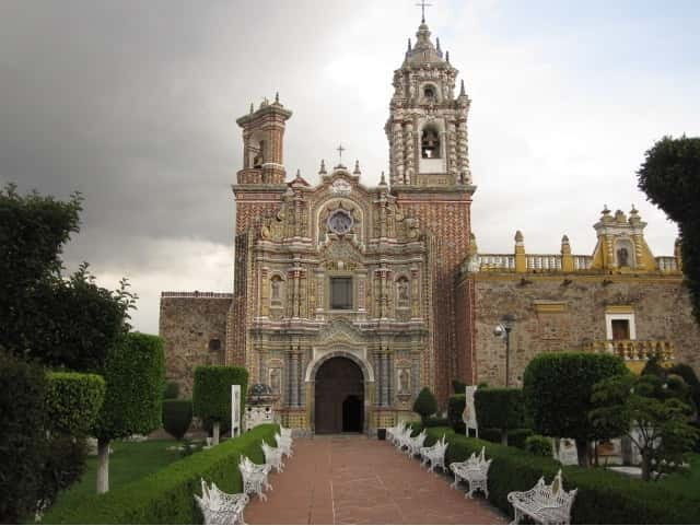 Puebla: Cholula Magical Town Tour by Double-Decker Bus - Mexican Baroque temples: Santa María Tonanzintla and San Francisco Acatepec