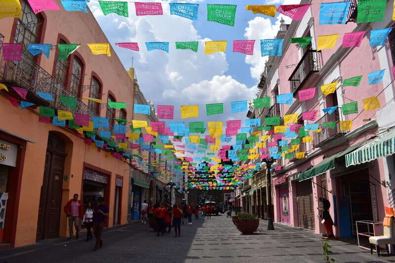 Puebla: City walking tour all included - El Parián and the Plazuela de los Sapos: crafts and antique-style treasure hunting