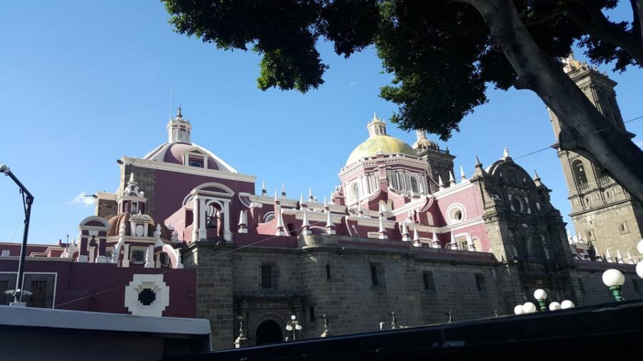 Puebla: Hop-On Hop-Off Bus Tour with Audio Guide - Old neighborhoods stops: Los Sapos, Analco, and La Luz