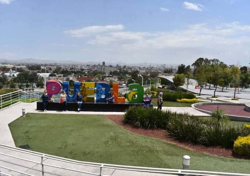 Puebla: Private City Tour and 5 de mayo area all included - Palafoxiana Library: the first big stop for big meaning