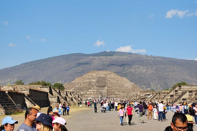 Pyramids and Basilica of Guadalupe Tour with Round Transport - Driver setup vs guided experience: choose what fits your style