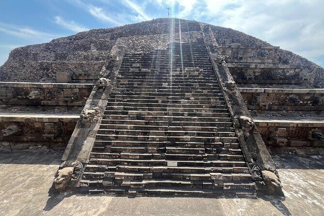 Pyramids of Teotihuacan and Basilica of Guadalupe / Small Groups - Key highlights