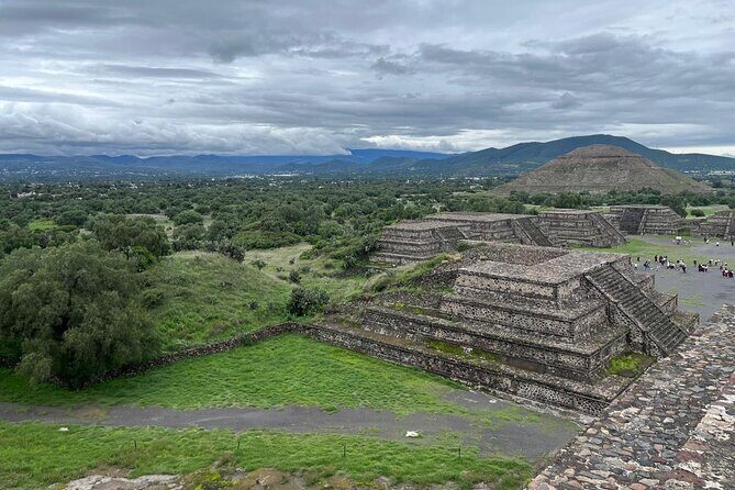 Pyramids of Teotihuacan and Basilica of Guadalupe / Small Groups - Teotihuacán With an Archaeologist Guide: See Beyond the Postcard