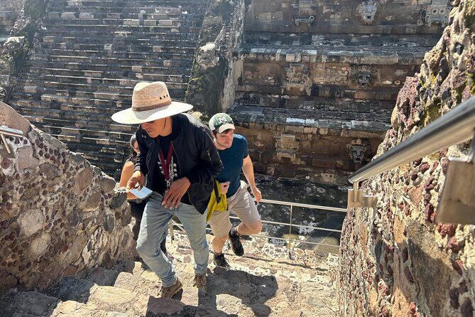 Pyramids of Teotihuacan and restaurant la Gruta (Original) - H2: Underground Teotihuacan and the stairs reality check