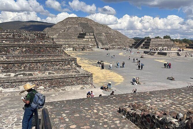 Pyramids of Teotihuacan without traps for tourists morning or afternoon - The Pyramid Climb Reality Check (And How to Handle It)