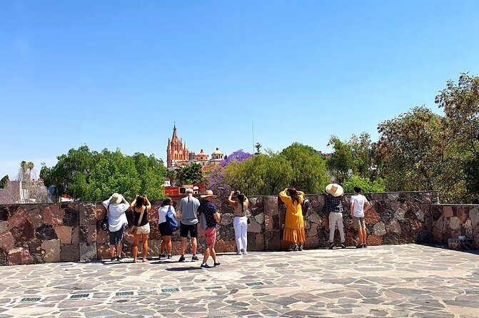 Recorrido Histórico a Pie: Descubre y Explora San Miguel (ES/EN) - Stop 1: Parroquia de San Miguel Arcángel—colors, foundations, and the big story