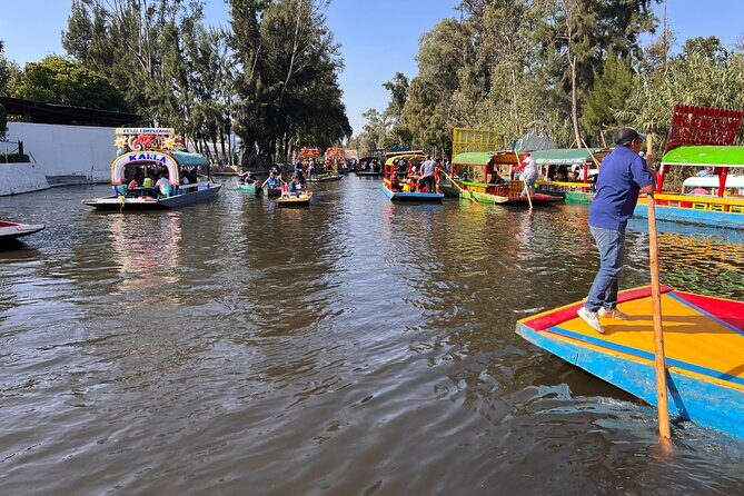 Riding Boats +Warm Mex Food+ Frida Kahlo's neighborhood (private) - The Boat Stop That Includes Food: Tacos and One Drink Per Person