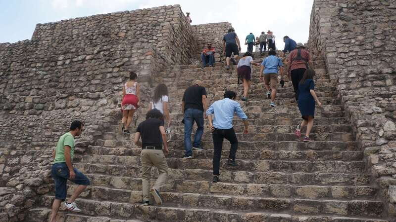 San Miguel: Cañada de la Virgen Archaeological Site Tour - Entering the ruins: four complexes, a causeway, and a pond