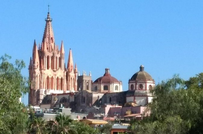 San Miguel de Allende and Queretaro Private Guided Day Tour - A quiet park break and the Mercado de Artesanías food-and-craft mix