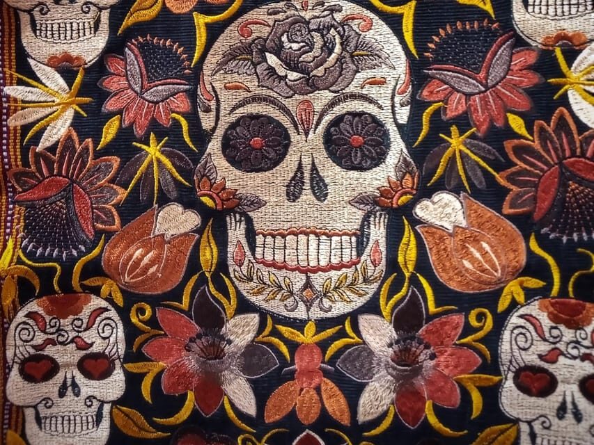 San Miguel de Allende: Dia de Muertos Traditions Guided Tour - The Streets of San Miguel: Decorations With a Plan