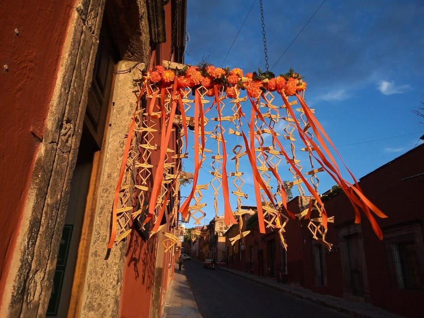 San Miguel de Allende: Dia de Muertos Traditions Guided Tour - The Cemetery of San Miguel de Allende: Where Stories Land