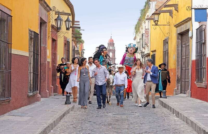 San Miguel De Allende: Downtown Landmarks Walking Tour - Temple of the Immaculate Conception and the Cloister That Became Fine Arts School