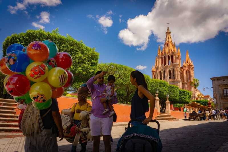 San Miguel De Allende: Downtown Landmarks Walking Tour - What I Like About the Tour Guides Here
