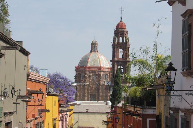 San Miguel de Allende Driving Tour - Main square orientation, a Franciscan mission, and the colonial-style clues