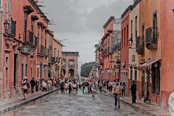 San Miguel de Allende Private Walking Tour with a Local - What you’ll see on the route: doors, sidewalks, parks, and small history cues