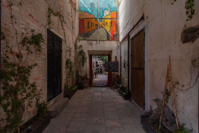 San Miguel: Landmarks and Lunch Walking Tour in English - The 1542 origin story: what you’ll actually take away