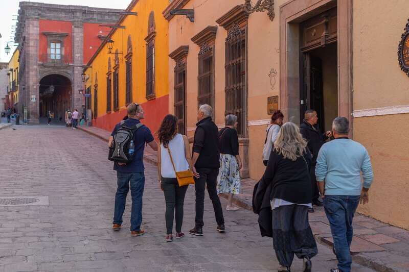San Miguel: Landmarks and Lunch Walking Tour in English - Should you book this San Miguel landmarks and lunch walking tour?