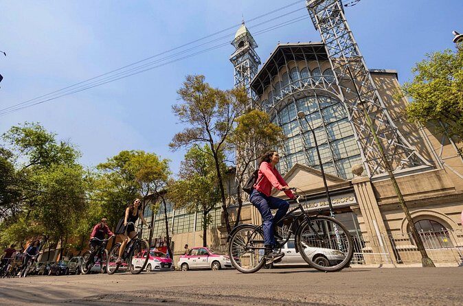 Santa Maria la Rivera, Bites and Bikes Tour - Stop 2: Monumento a Cristóbal Colón—snack first, then the controversy