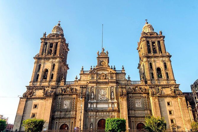 Self-Guided Audio Tour-Moctezuma and the Zocalo:The Aztec Empire - Where to start and end: Plaza de la Constitución to the Edificio De Gobierno
