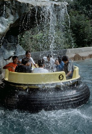 Six Flags Mexico City: Ticket + Hassle-Free Transfers - Park atmosphere beyond rides: horror festival and DJ light play