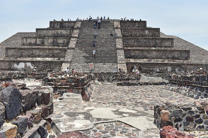 Small Group: Teotihuacan Pyramids and Shrine of Guadalupe from Mexico City - Crafts centre and lunch: the breaks that make the day livable