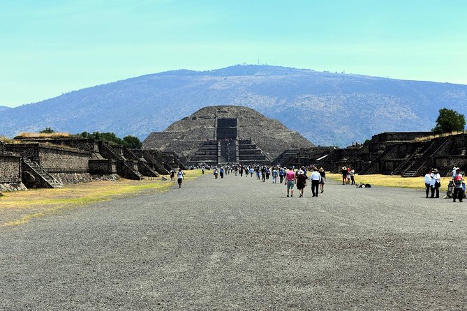 Small Group: Teotihuacan Pyramids and Shrine of Guadalupe with Lunch - Basilica of Our Lady of Guadalupe: 16th-century faith stop with museum context