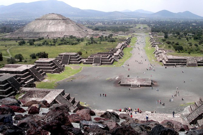 Small Group: Teotihuacan Pyramids and Shrine of Guadalupe with Lunch - Climbing the Sun and Moon: fun workout, real heat, smart prep