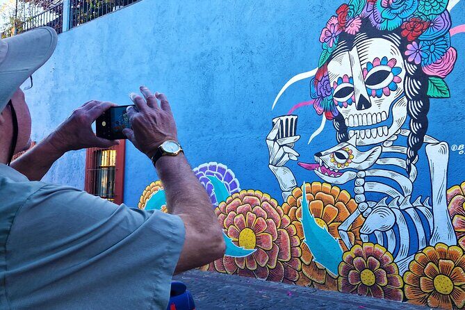 Street Art Tour With An Artist in Oaxaca - Why Oaxaca’s Street Art Works So Well on Foot