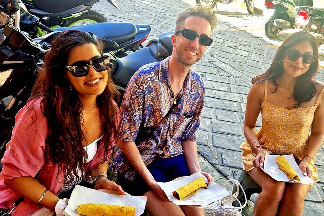 Street Food and 3 Markets Tour, Meat or Veggie Options - The small-group size and guide explanations make it worth it