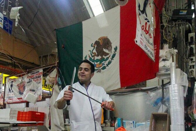 Street Food Bike Ride/Roma-Condesa/All-Inclusive 3.5 hours - Traditional mercado time: color, produce, and the snack culture