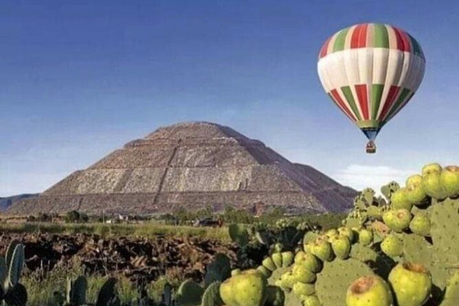 Sunrise at Teotihuacan: Balloon, Food & Beer - Getting to San Martín de las Piramides: breakfast in a restaurant inside a cave