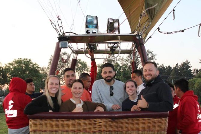 Sunrise at Teotihuacan: Balloon, Food & Beer - The balloon + Teotihuacan archaeological zone: seeing the pyramids from two angles