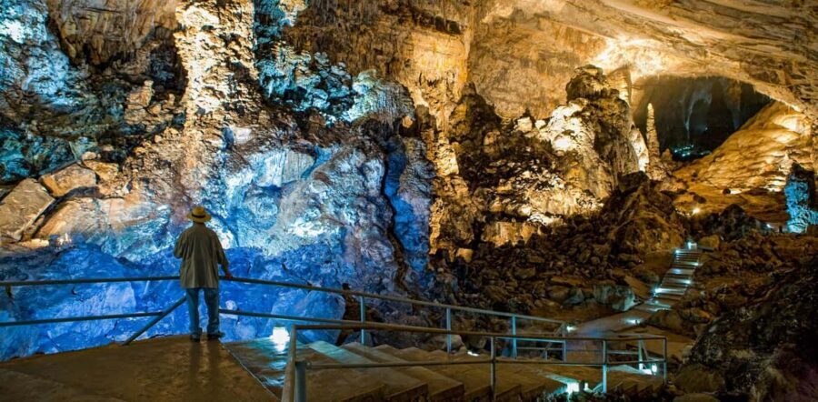 Taxco, Cacahuamilpa Caves and Cuernavaca Full-Day Tour - Cuernavaca’s monuments: photo-stop pacing in the City of Eternal Spring