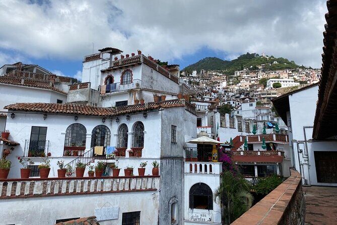 Taxco the silver town with stop in Cuernavaca - Taxco’s four hours: cobblestone streets, silver hunting, and Santa Prisca area