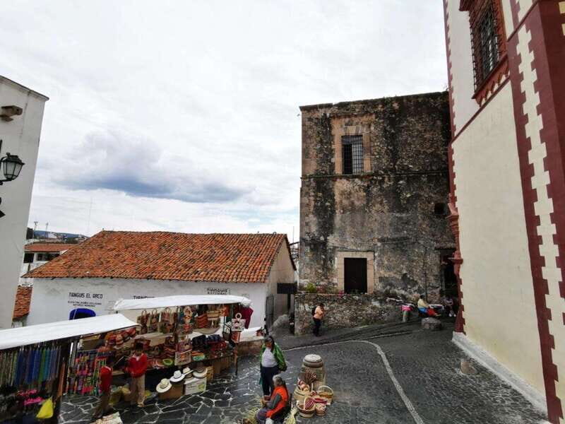 Taxco tour from Mexico City: & Xochicalco Pyramids - Taxco de Alarcon on foot: Santa Prisca and silver-town streets