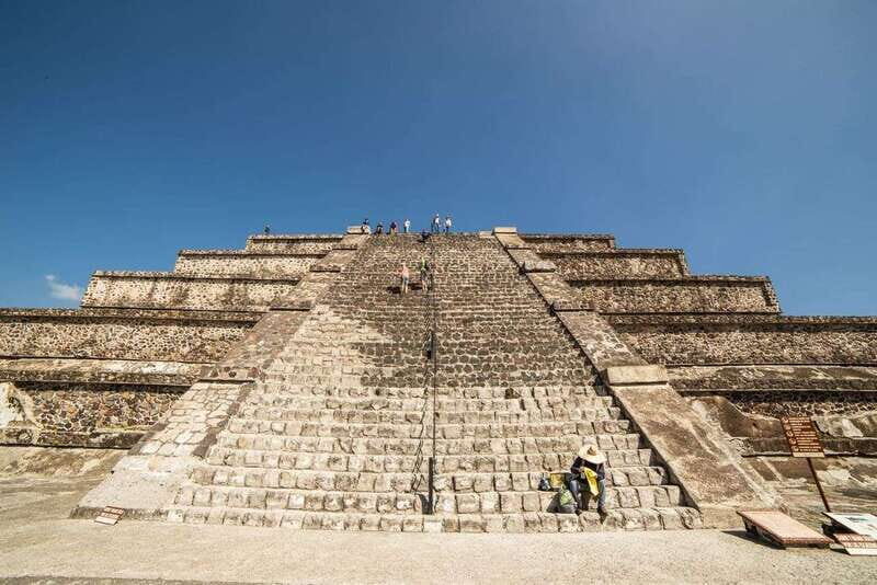 Teotihuacan Adventure: Private Tour & Lunch from Mexico City - Moon Pyramid first: the setting that helps the whole site click