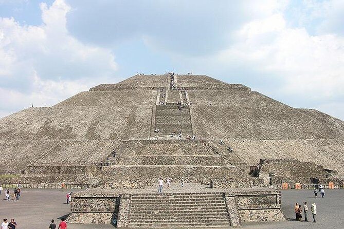 Teotihuacan and Basilica of Guadalupe with mezcal, tequila & handcrafts - Mezcal, Tequila, and Handcraft Shopping Without Losing Your Day