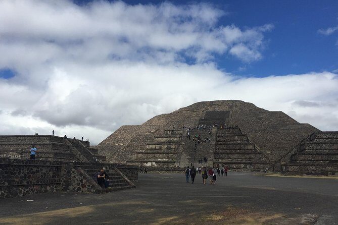 Teotihuacan Archaeological Site with Expertise Private Tour - Pickups and timing with round-trip airport transfers