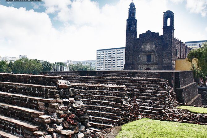 Teotihuacan & Basilica Guadalupe Tour with lunch - Stop 1: Plaza de las Tres Culturas and the layers you can see in 30 minutes