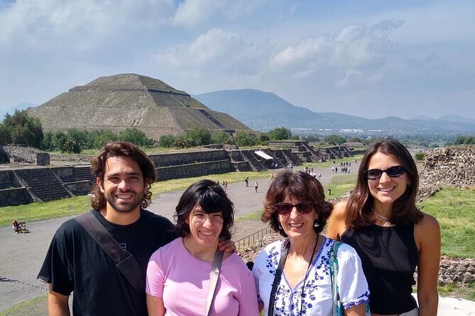 Teotihuacan + Basilica + Tlatelolco SHARED. - Guide and driver quality: why the experience often feels easy