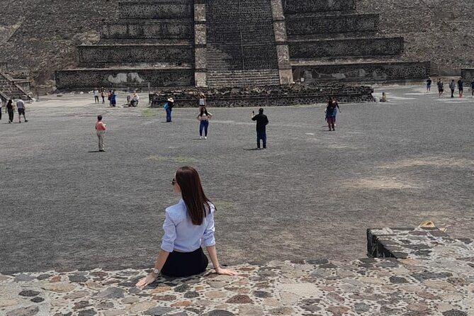 Teotihuacan + Basilica + Tlatelolco SHARED. - Stop 2: Basilica de Santa Maria de Guadalupe—faith, art, and a packed world-famous stop