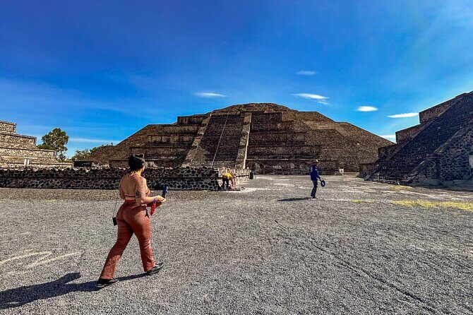 Teotihuacan Early Access Guided Tour with optional Lunch - Pyramid time, sun time: climbing and what to expect in late morning