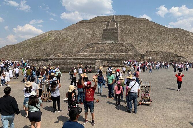 Teotihuacan Express with pick-up in Mexico City - Stop 1: Tlalocan artesanías y experiencias and that maguey + obsidian lesson