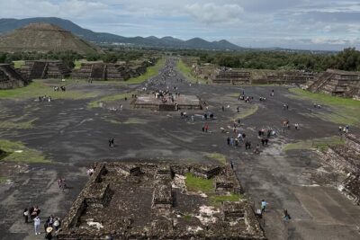 Teotihuacan : Full Tour Expert Guide and Hook-Free Transportation - Your Expert Guide and Headphones: Staying With the Story