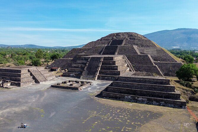 Teotihuacan, Guadalupe Shrine & Tlatelolco Day Tour with Lunch - Key things that make this day tour tick