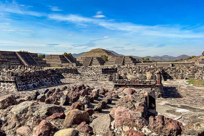 Teotihuacan, Guadalupe Shrine & Tlatelolco Day Tour with Lunch - El Quetzal Artesanías, obsidian, and tequila tasting: shopping without losing the plot