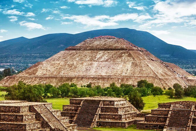Teotihuacan & Guadalupe Shrine + Xochimilco, Coyoacán & Frida Kahlo Combo Tour - Teotihuacan: Sun and Moon Pyramids plus a tequila tasting